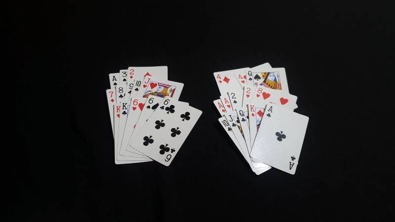 Cách bố trí bài Mậu Binh để duy trì vị thế lợi thế trong cuộc đối đầu 2. Luật chơi mậu binh cơ bản